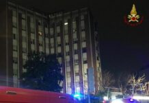 Milano, incendio in ex residence occupato da senzatetto, 40 evacuati
