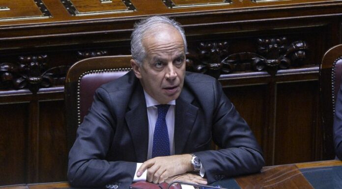 Immigrazione, Piantedosi “Nei primi 2 mesi di governo sbarchi in calo”