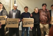 Flash-mob a Milano, M5s e Skiantos insieme contro la piaga del precariato