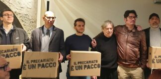 Flash-mob a Milano, M5s e Skiantos insieme contro la piaga del precariato