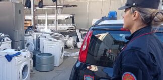 Cimitero di rifiuti a pochi metri dal fiume Sarno, 3 denunce nel Napoletano