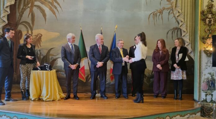 Abodi inaugura a Parigi “La bellezza in un gesto”