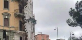 Il maltempo provoca danni in molte zone di Napoli