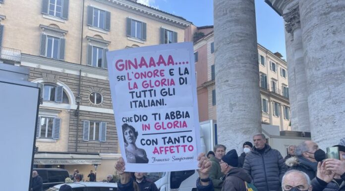 Gina Lollobrigida, a Roma l’ultimo saluto alla “Bersagliera”