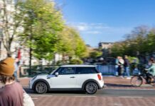Mini, nel 2022 domanda in crescita per i modelli elettrificati