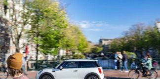Mini, nel 2022 domanda in crescita per i modelli elettrificati