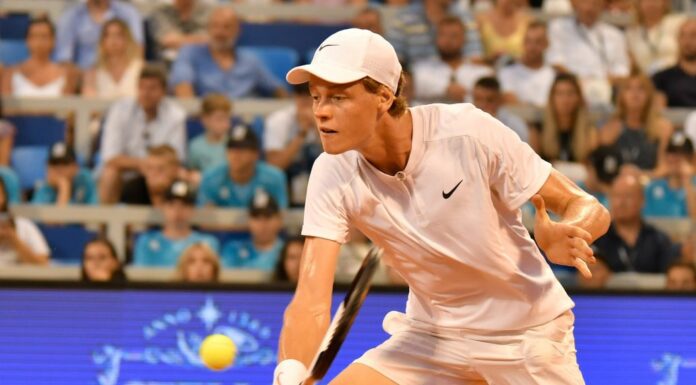 Sinner si ferma agli ottavi degli Australian Open, vince Tsitsipas