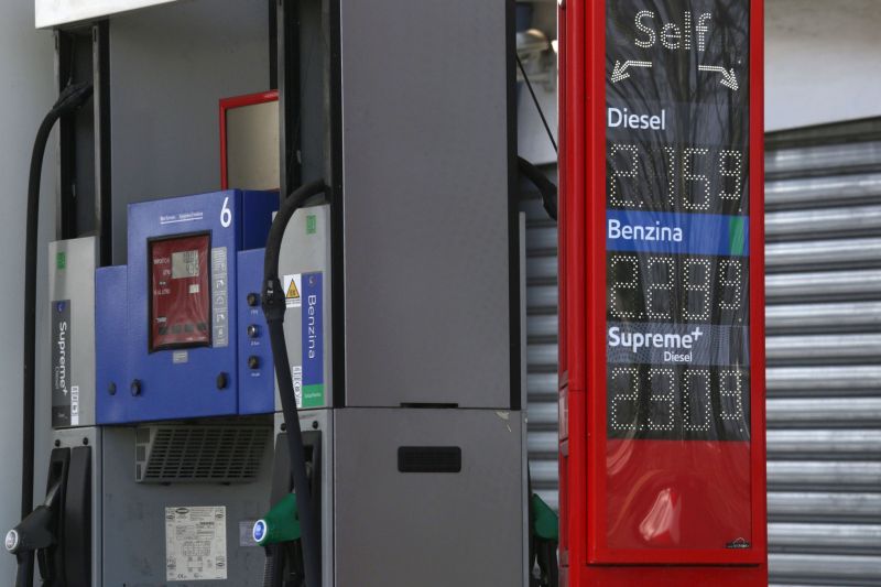 Sciopero dei benzinai confermato ma il sindacato si divide su durata Sciopero dei benzinai confermato ma il sindacato si divide su durata