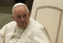 Papa “L’omosessualità non è un crimine”