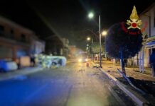 Dramma alle porte di Roma. Auto si ribalta, morti cinque giovani