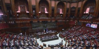 Bagarre alla Camera su Cospito e 41 bis