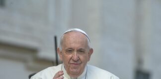 Papa “Porto in Africa un messaggio di pace”
