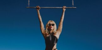 Miley Cyrus, esce il nuovo singolo “Flowers”