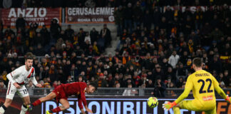 Magia Dybala, la Roma batte il Genoa e va ai quarti