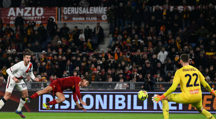 Magia Dybala, la Roma batte il Genoa e va ai quarti