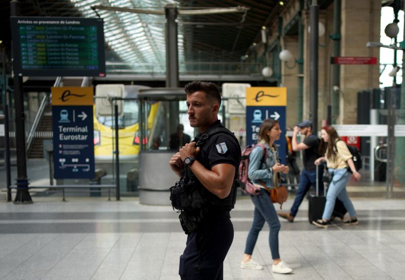 Parigi, ferite 6 persone alla Gare du Nord