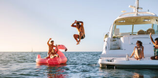 Un noleggio barche per tutte le tasche: SamBoat tuffo in mare da una barca