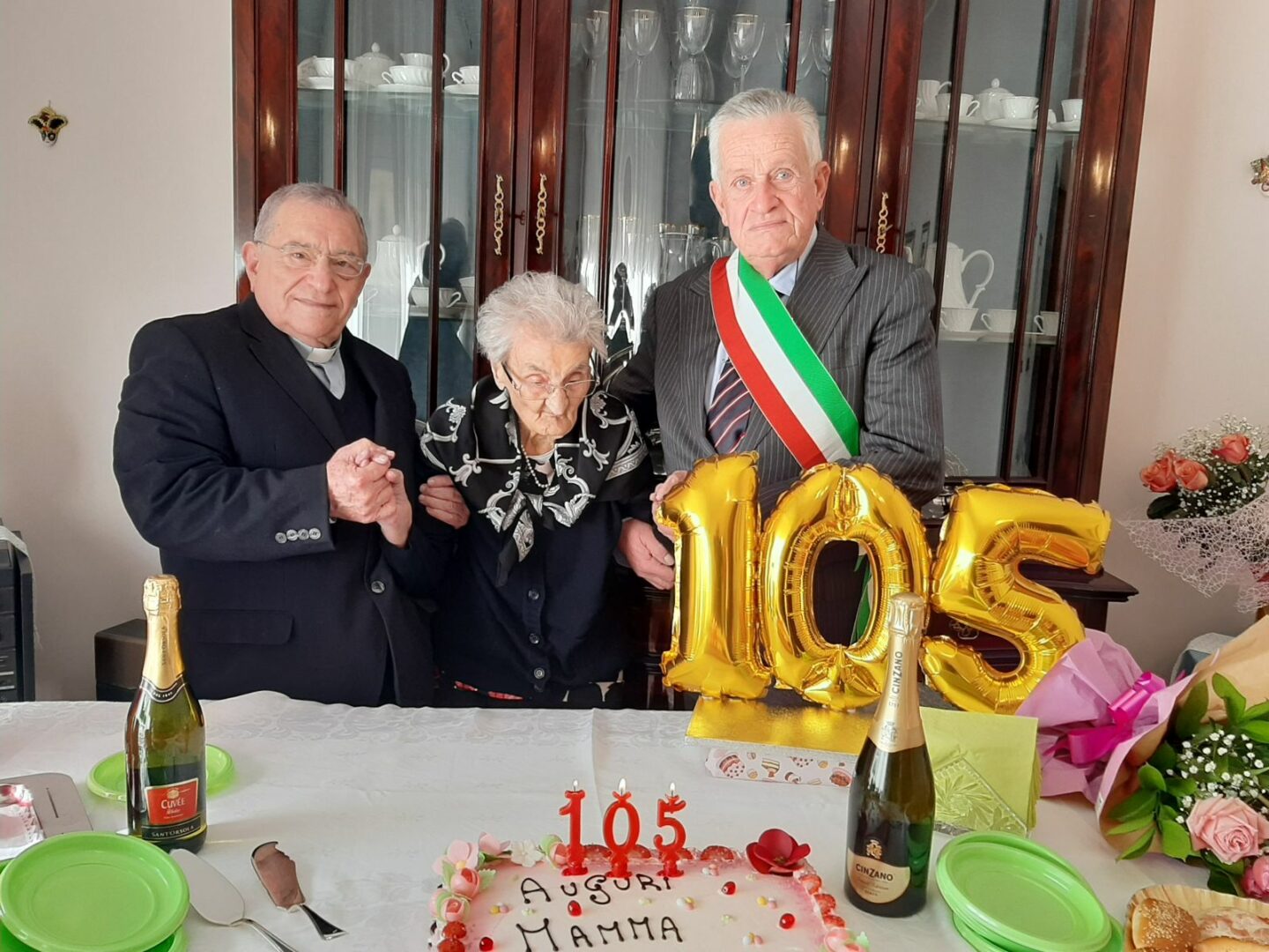 Festa a Castellammare Del Golfo per i 105 anni di nonna Maria