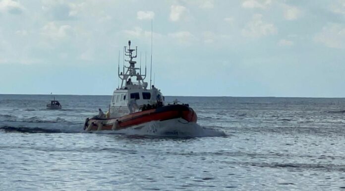Barcone con otto cadaveri a Lampedusa, disperso un neonato
