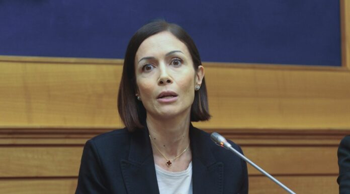 Autonomia, Carfagna “Citano Garibaldi ma spaccano l’Italia”