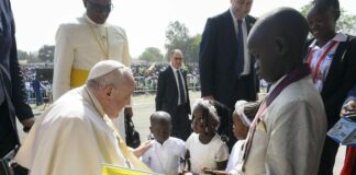 Papa Francesco “Deponiamo le armi dell’odio e della vendetta”