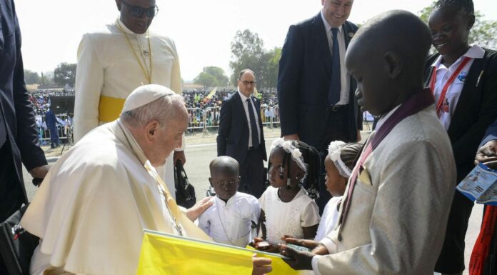 Papa Francesco “Deponiamo le armi dell’odio e della vendetta”