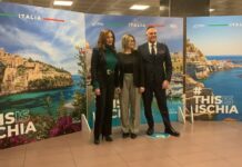 La campagna per Ischia viaggia “a bordo” della Metro 5 di Milano