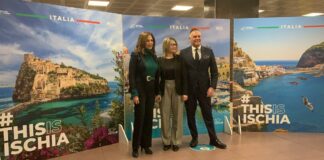 La campagna per Ischia “a bordo” della Metro 5 a Milano per i 10 anni