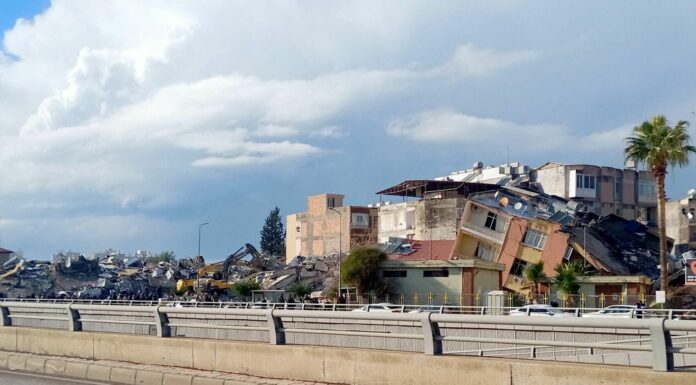 Terremoto tra Turchia e Siria, migliaia di morti. Un italiano disperso