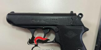 In classe con la pistola, studente 14enne denunciato a Napoli