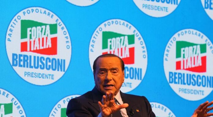 Berlusconi “Liberiamo l’Italia dalla burocrazia, Stato non è ostacolo”