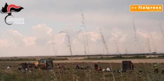 Sfruttavano i braccianti della baraccopoli di Borgo Mezzanone in Puglia, arresti e sequestri