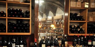 Vino, Centinaio “Fare fronte comune contro etichette Irlanda”