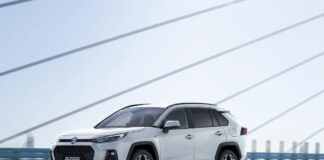 Suzuki presenta la nuova Across Plug-in