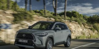 Toyota Corolla Cross disponibile con nuovo 1.8 full hybrid