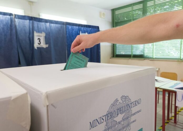 Milano. Voti Seggi Elettorali Referendum amministrative voto