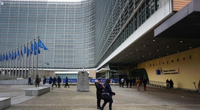 La Commissione Ue rivede al rialzo la crescita italiana, +0,8% nel 2023