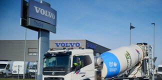 Volvo consegna la prima autobetoniera elettrica a Cemex