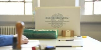 Amministrative, seggi aperti in 595 comuni. Affluenza in calo