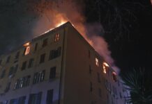Incendio devasta palazzo a Genova, 96 evacuati