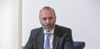 Ppe, Weber annulla evento in Italia per frasi di Berlusconi sull’Ucraina