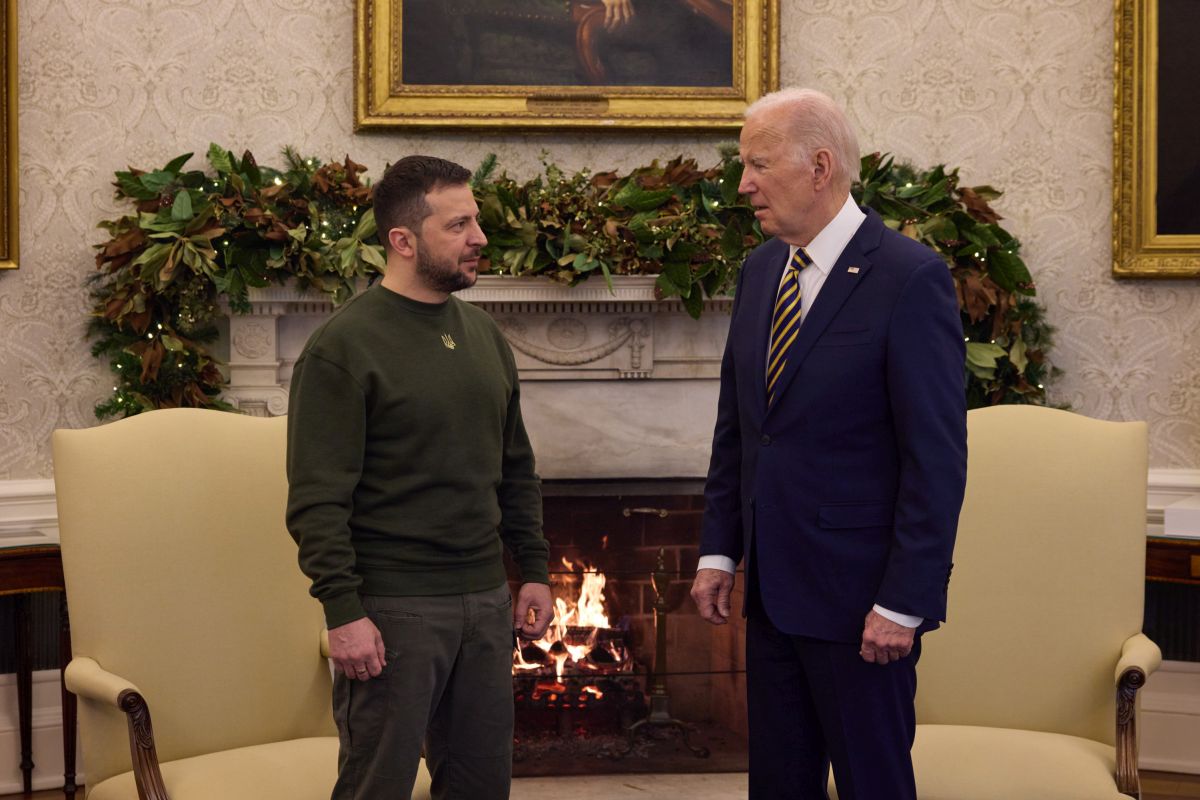 Biden a sorpresa a Kiev incontra il presidente ucraino Zelensky