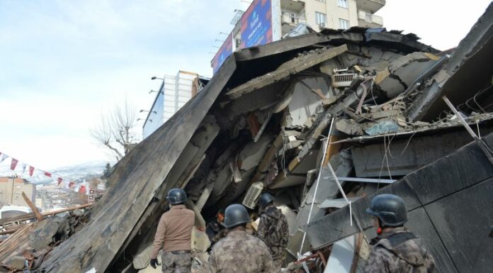 Nuova scossa di magnitudo 6.4 in Turchia