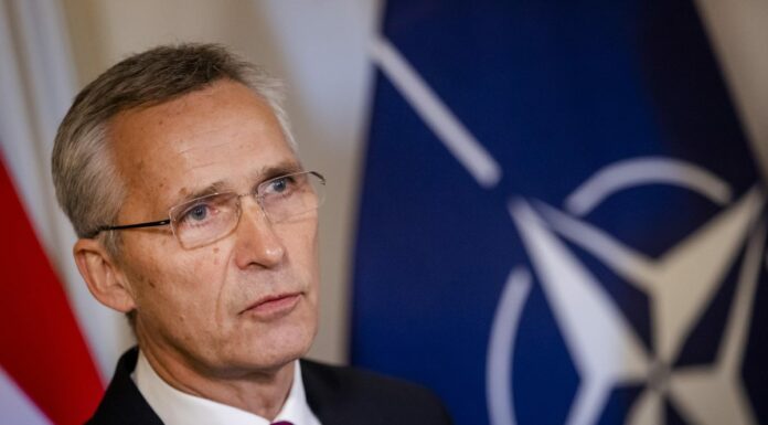 Ucraina, Stoltenberg “Gli alleati mantengano gli impegni sulle armi”