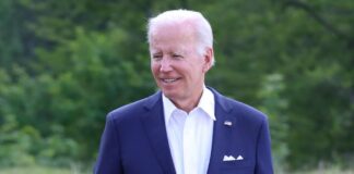 Biden “Kiev resiste e continua a essere libera”