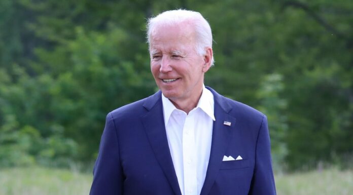 Biden “Kiev resiste e continua a essere libera”