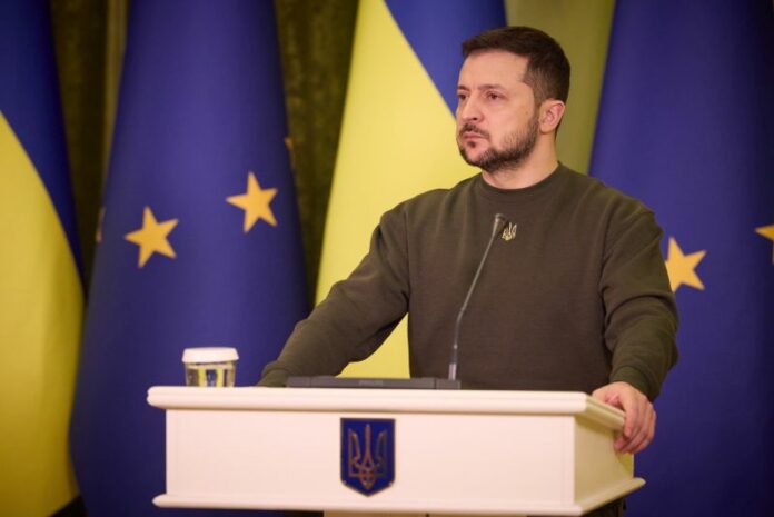 Il presidente ucraino Volodymyr Zelensky e la presidente della Commissione europea Ursula von der Leyen durante la conferenza