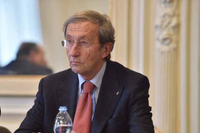 Gianfranco Fini alla presentazione del libro di Enzo Raisi