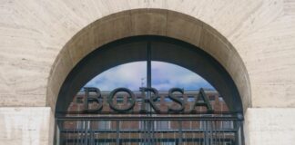 Piazza Affari chiude poco mossa, sui mercati pesa l’incertezza