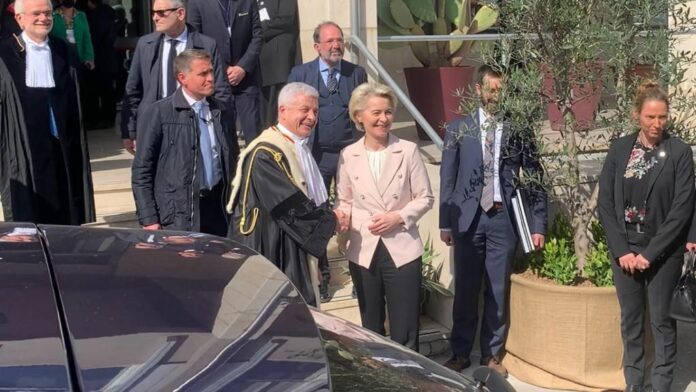 VONDERLEYEEN-MIDIRI-Xd6